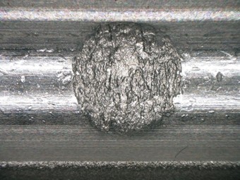 Beispiel für Flaking auf der Laufbahnoberfläche